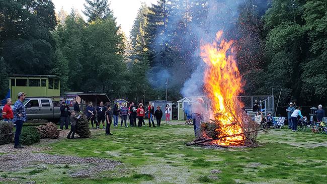 Camp Harmon s Annual Christmas Tree Burning Mountain Bulletin